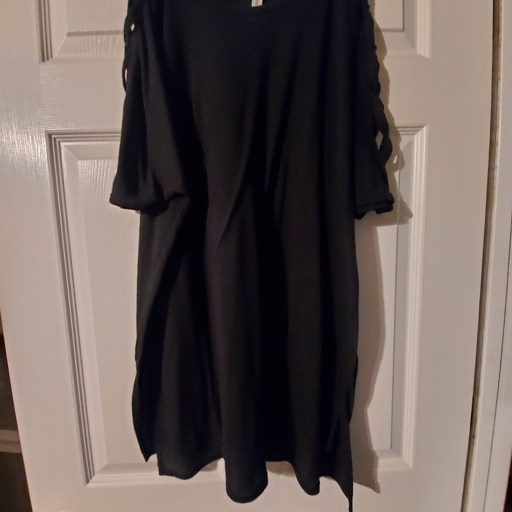 2x ss tunic top.Guc.